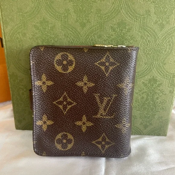 Louis Vuitton Brown and Gold Monogram Wallet - Picture 2 of 13